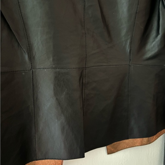LAMARQUE - Leather Jacket w/ Gold Lining - Picture 4 of 7